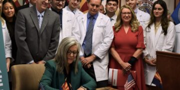 Hobbs signs order for statewide prescription drug discount program